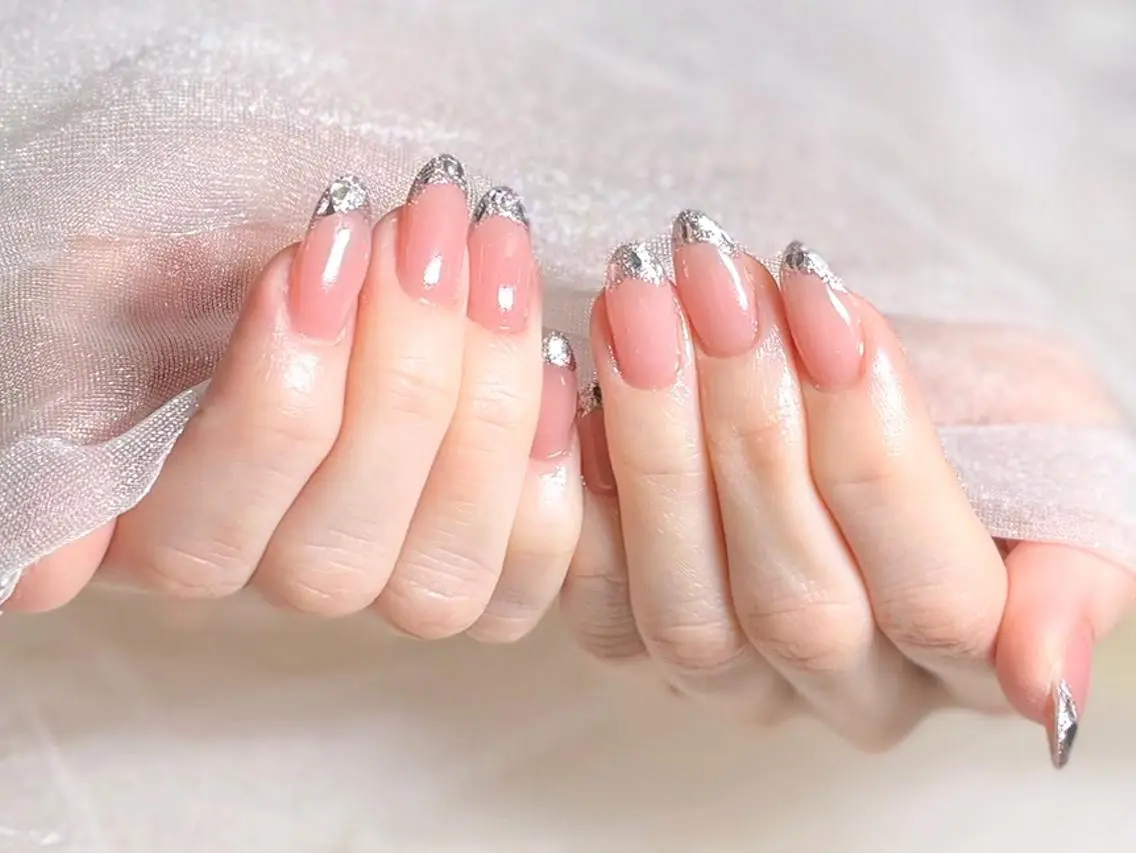 ガラスフレンチ/ミラーフレンチネイルの写真