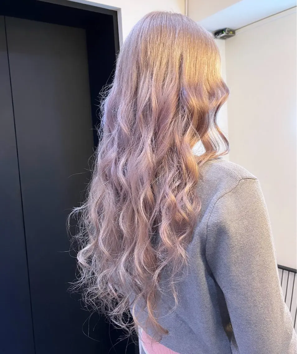 ロング ヘアカラー ハイトーンカラー 🦋yuri🦋のヘアスタイル