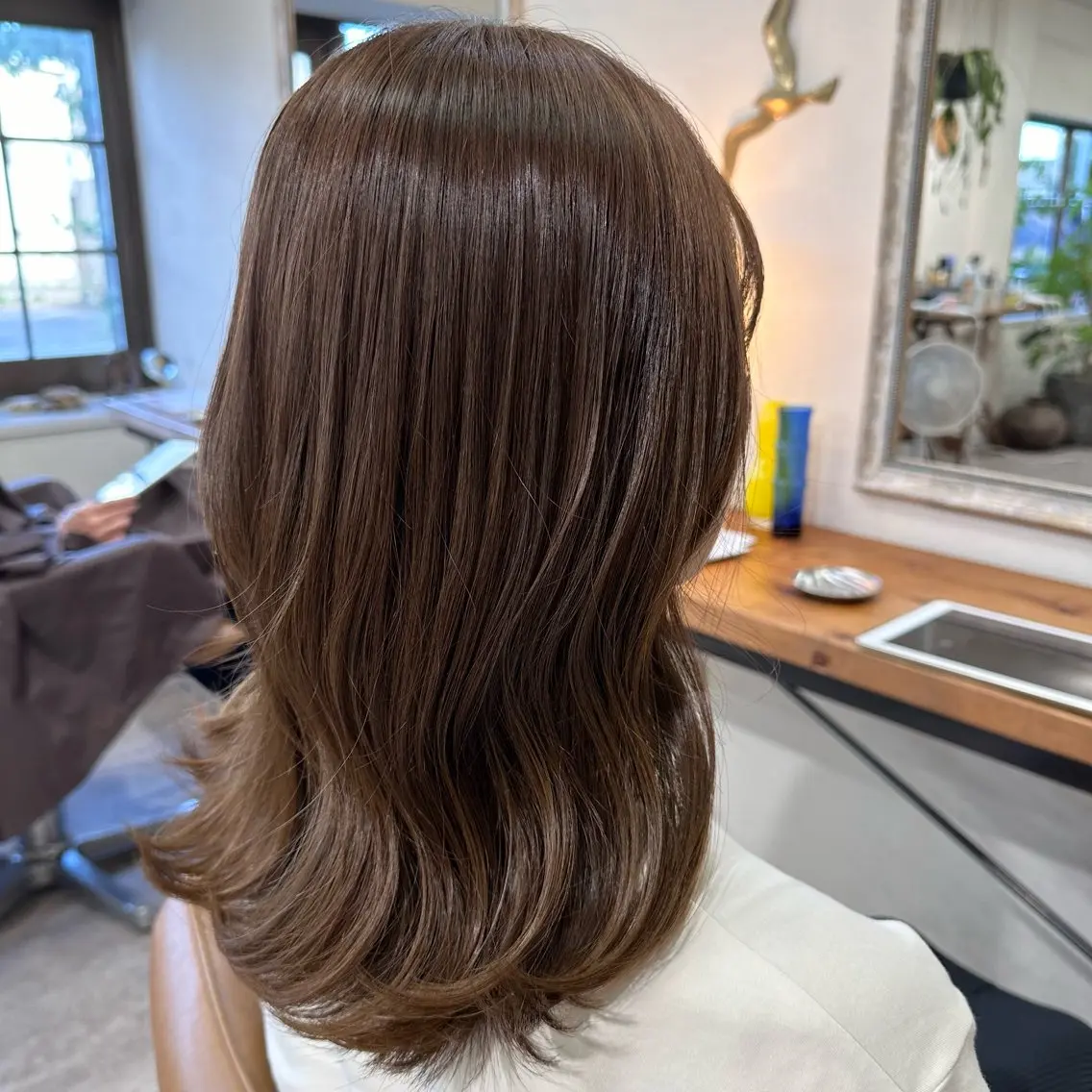 セミロング 松﨑 璃咲のヘアスタイル