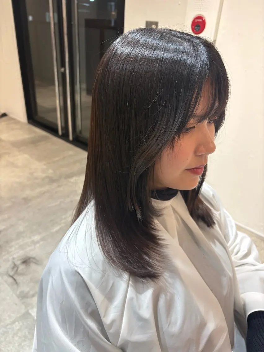 ミディアム レイヤーカット 伊藤 利澄のヘアスタイル