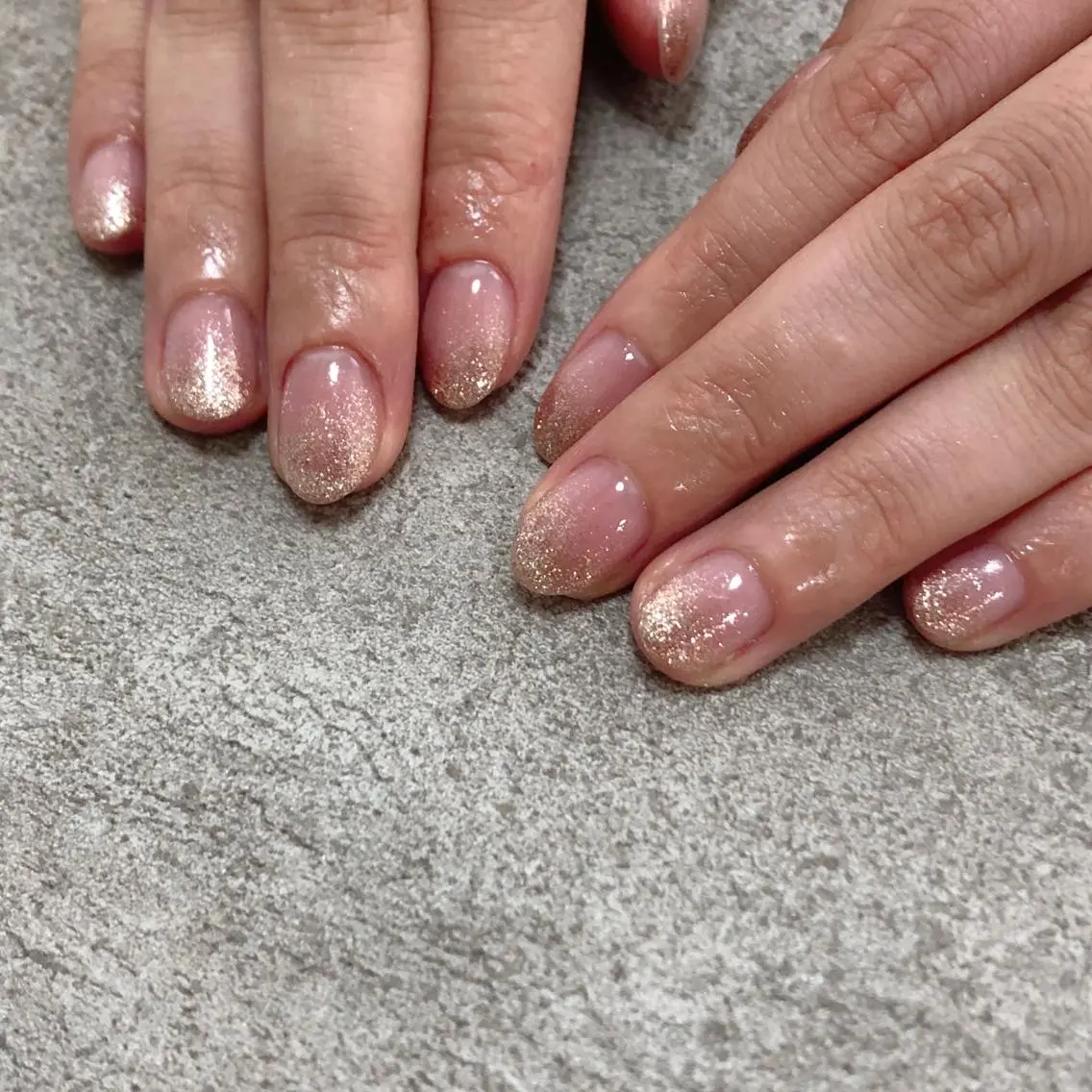 ネイル グラデーション ラメ(グリッター) ラメグラデーション ピンク ピンクベージュ mogunail &blowのネイルデザイン