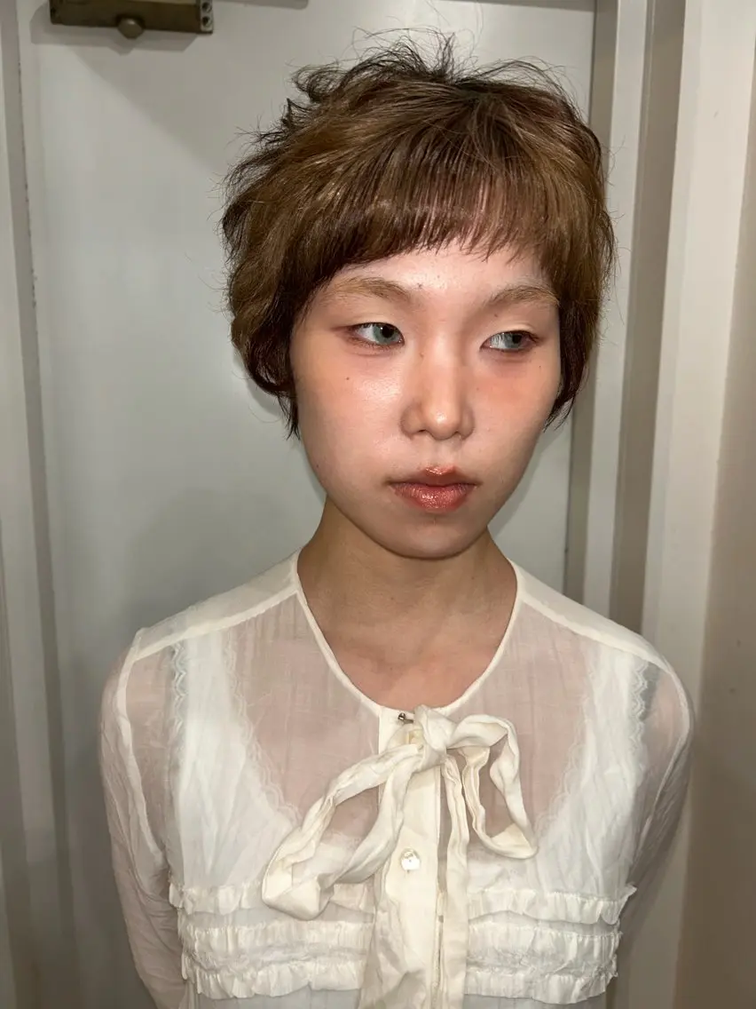 ショート カラー 黒髪 湯浅 美玖のヘアスタイル
