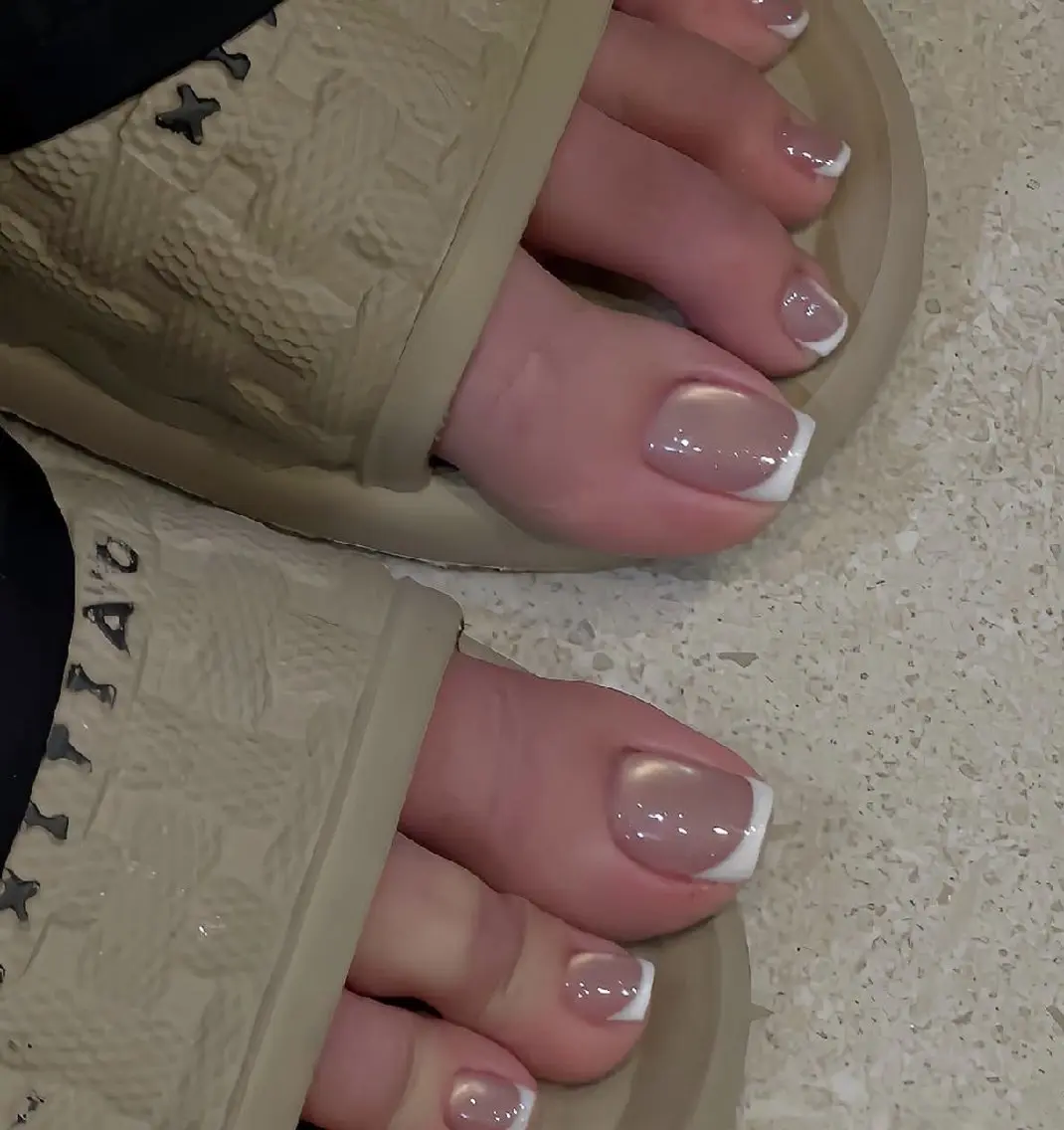 ネイル 氷ネイル・うるうるネイル マットネイル ニュアンスネイル リボン 夏ネイル フットネイル rina nailのネイルデザイン