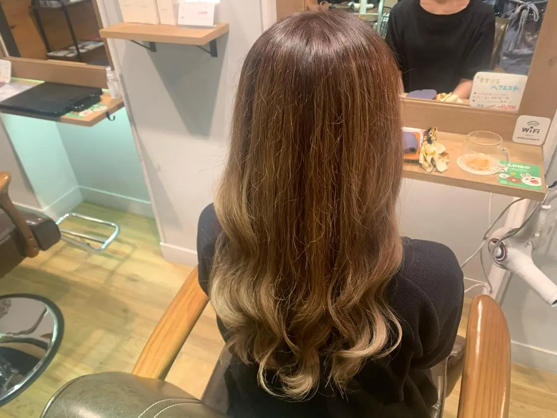 ロング カラー グラデーションカラー ヘアカラー トリートメント ツキダテ ユイのヘアスタイル