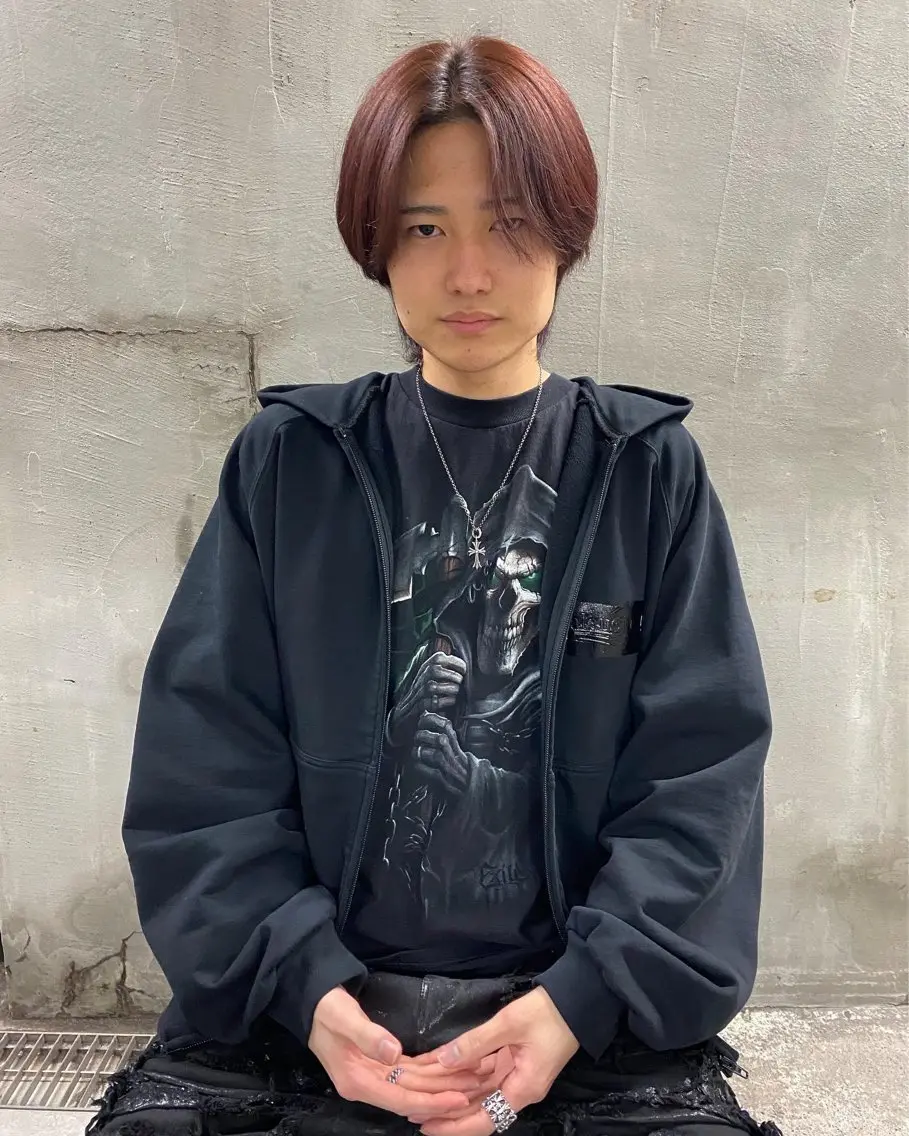 ミディアム カラー メンズ メンズブリーチ ブリーチ ブリーチなしカラー レッドカラー パーマ、髪質改善 カズマのヘアスタイル