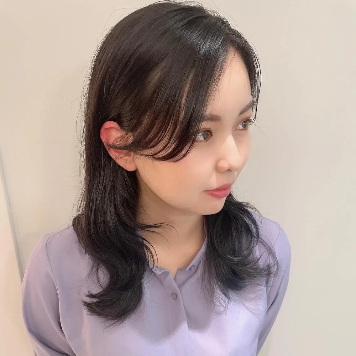 セミロング カラー ヘアアレンジ 透明感カラー くびれヘア ワンホンヘア 韓国ヘア🖤 YURINAのヘアスタイル
