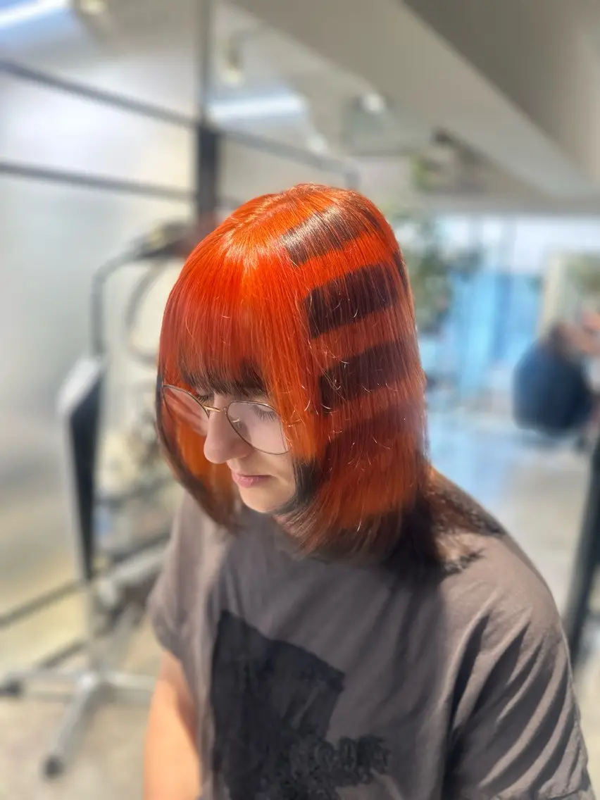 ミディアム カラー 黒髪 オレンジ ヘアカラー 髪質改善カラー デザインカラーあらげのヘアスタイル