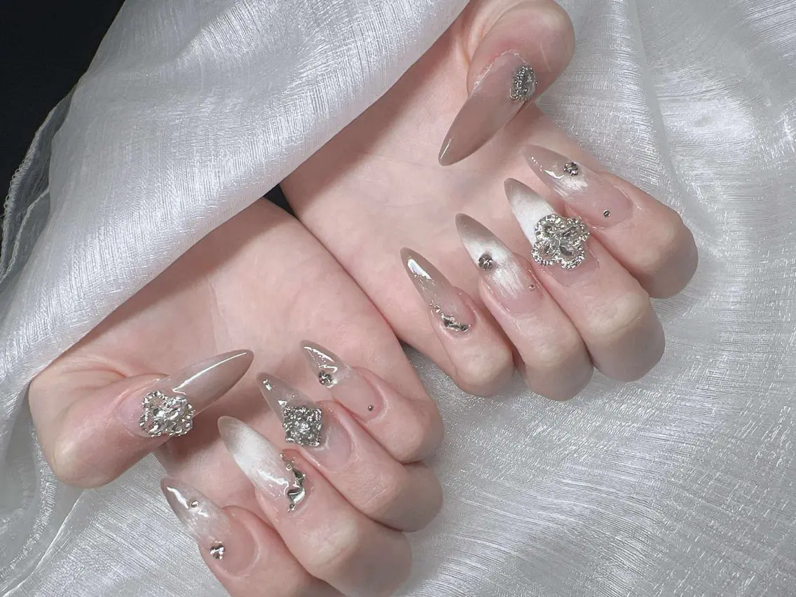 ネイル 長さ出し グラデーション 卒業式 キラキラネイル マグネットネイル ハンドネイル Lee Nailsのネイルデザイン