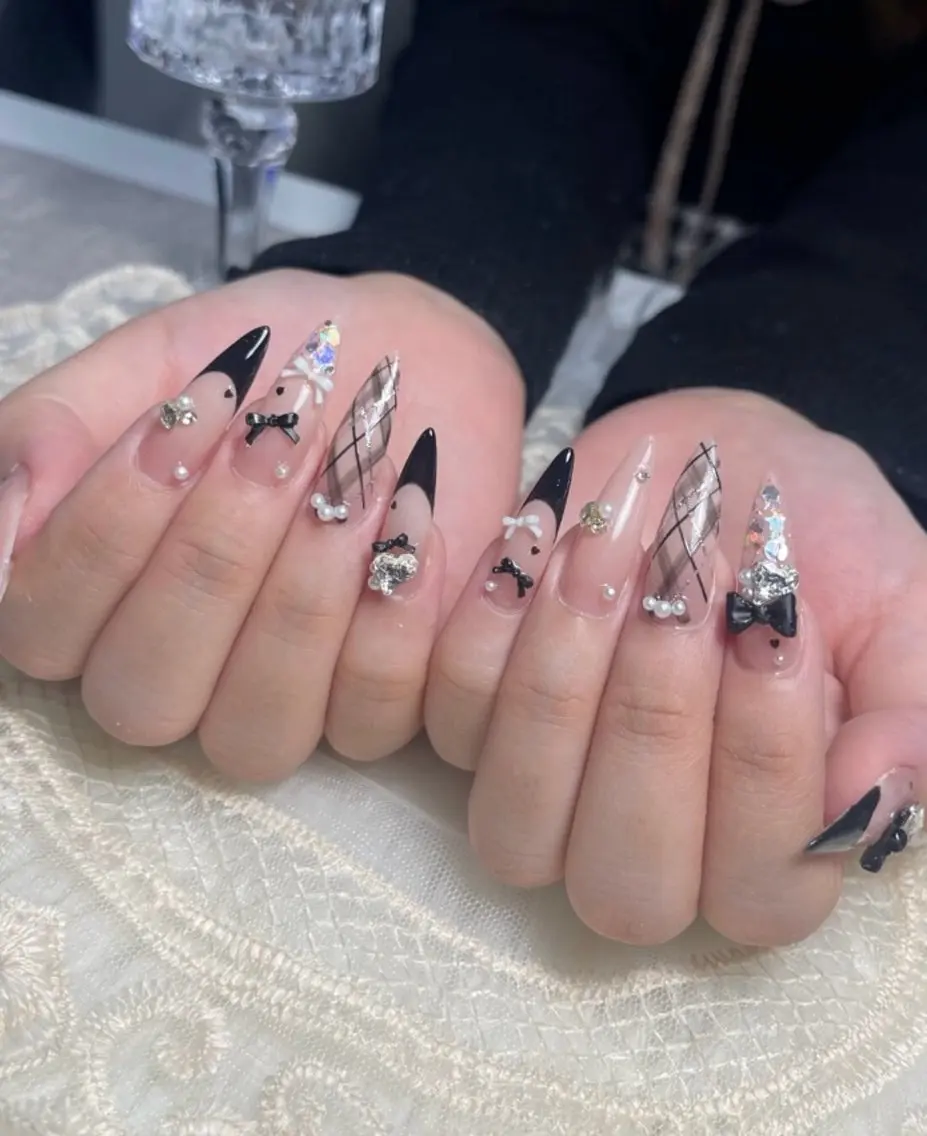 ネイル アートネイル ボルドー フレンチネイル ジェルネイル 氷ネイル・うるうるネイル ハンドネイル Julie NailSalonのネイルデザイン