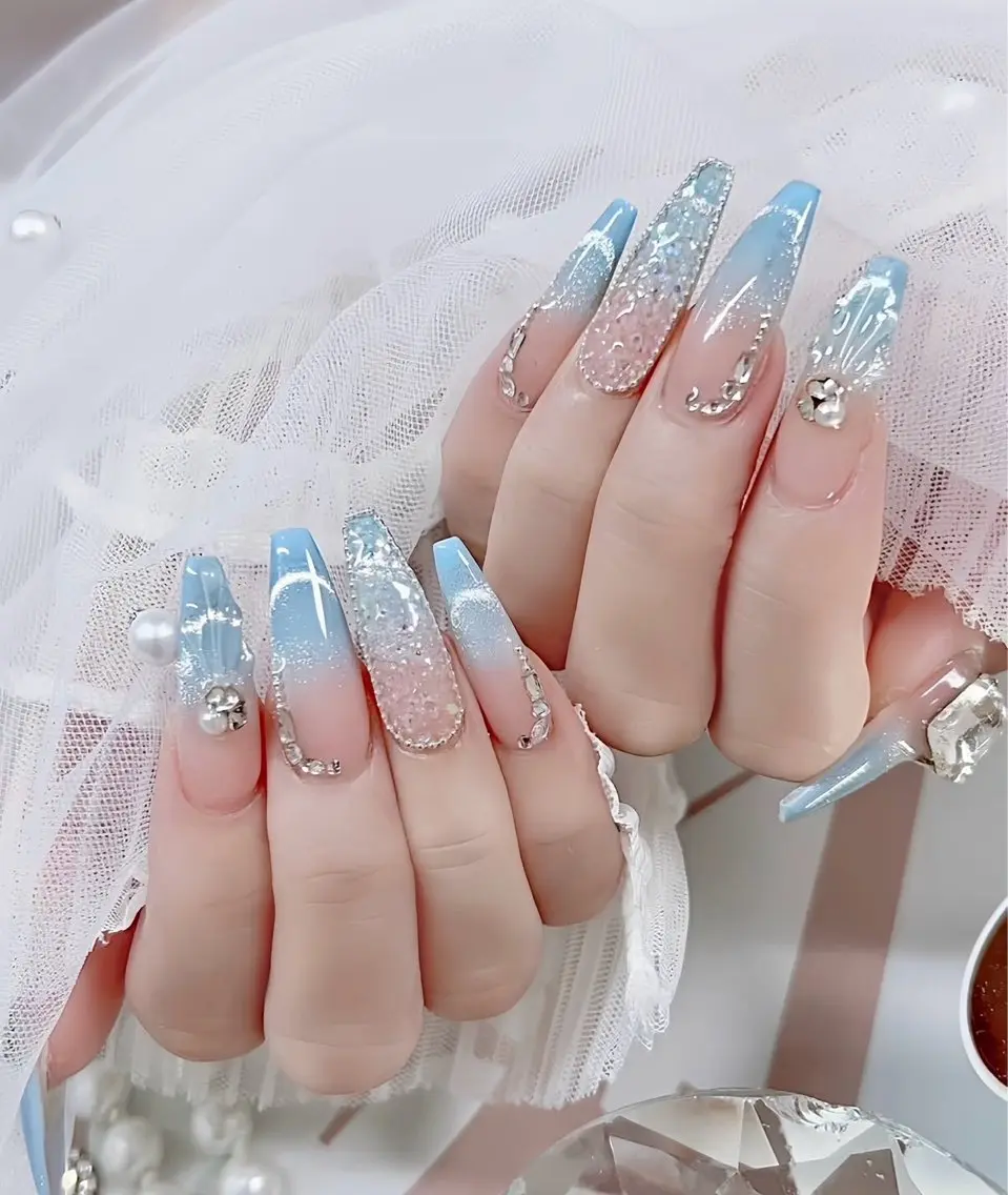 ネイル アートネイル ボルドー フレンチネイル ジェルネイル 氷ネイル・うるうるネイル ハンドネイル Julie NailSalonのネイルデザイン