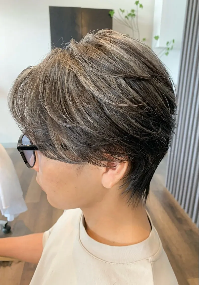 カラー メンズ センターパート メンズハイライト ハイライトカラー カット ヘアカラー 【艶カラー】 STYLE 和泉俊希のヘアスタイル