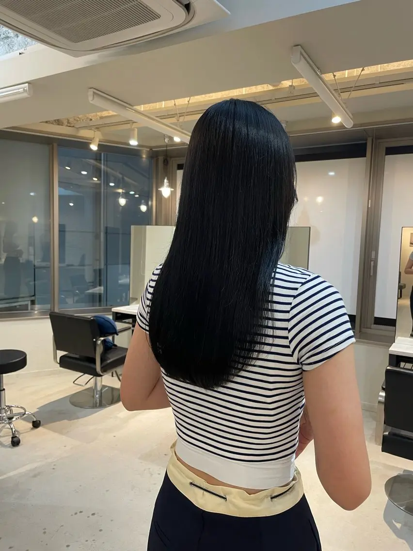 ロング カラー 黒髪 ブルーカラー ブルーブラック ヘアカラー tiel 小山莉々のヘアスタイル