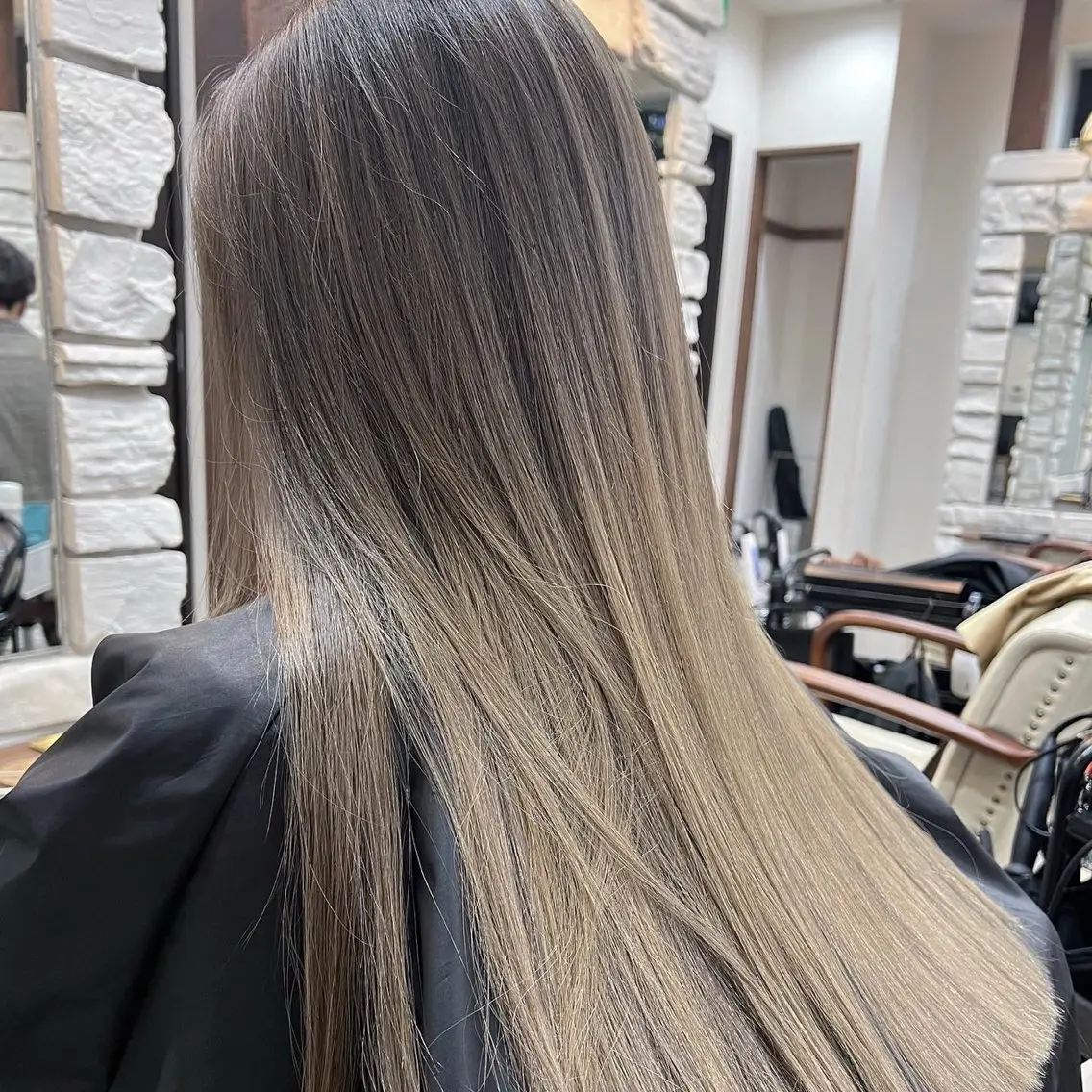 カラー アサダ ミライのヘアスタイル