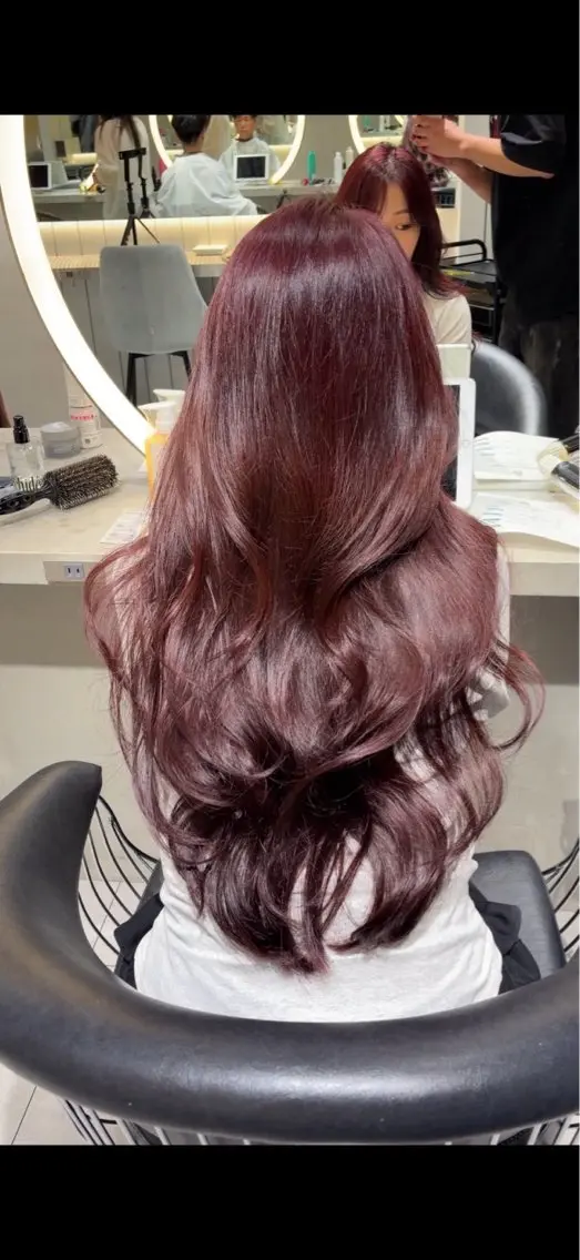 ロング カラー ベージュカラー ブリーチ 透明感カラー グレージュ ラベンダーカラー ヘアカラー 佐渡優 365連勤する美容師のヘアスタイル