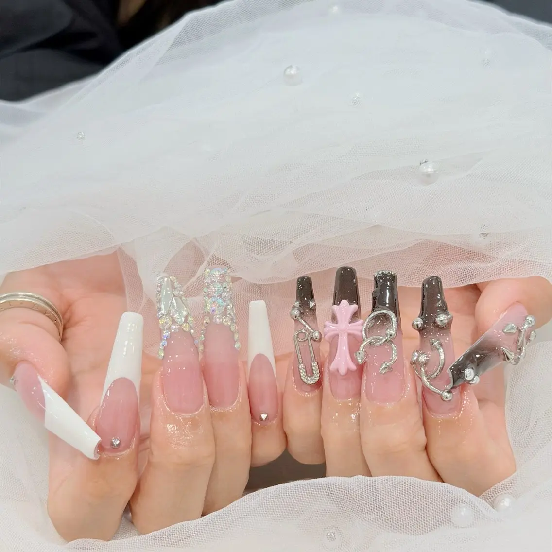ネイル アートネイル オーロラネイル フラッシュネイル フレンチネイル ジェルネイル ハンドネイル Luci Nail Shinokuboのネイルデザイン