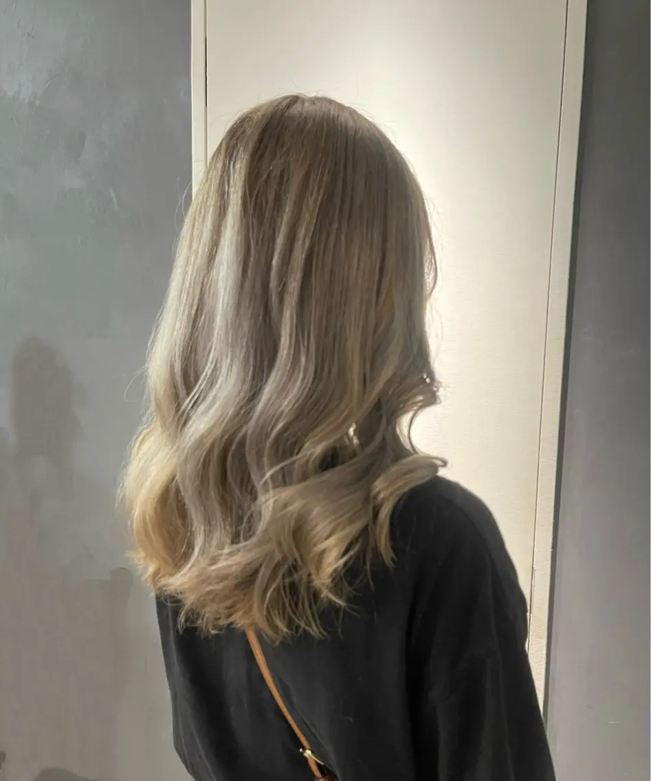 セミロング カラー ベージュカラー ブリーチ ブロンド ブロンドベージュ ヘアカラー 縮毛矯正/艶髪/透明 感カラー/NENEのヘアスタイル