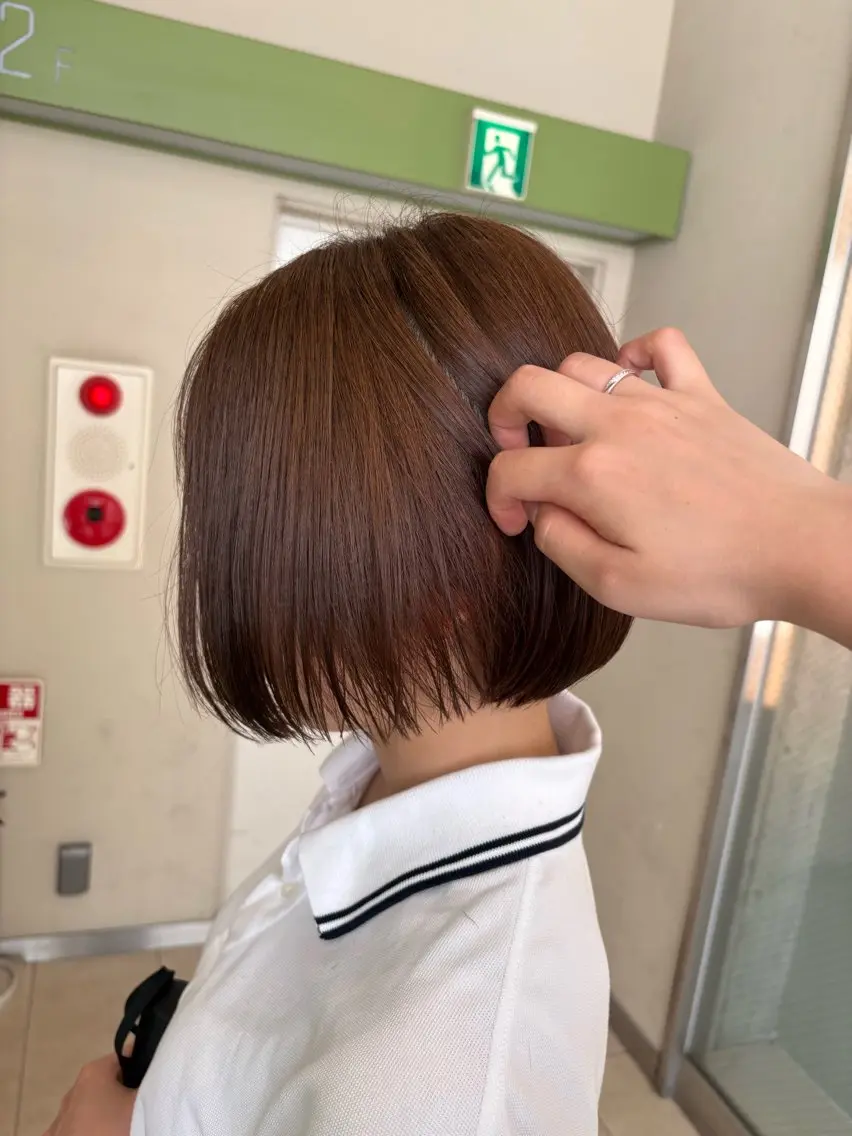 ショート .AIRI🌼 暖色/ぱつっとぼぶのヘアスタイル