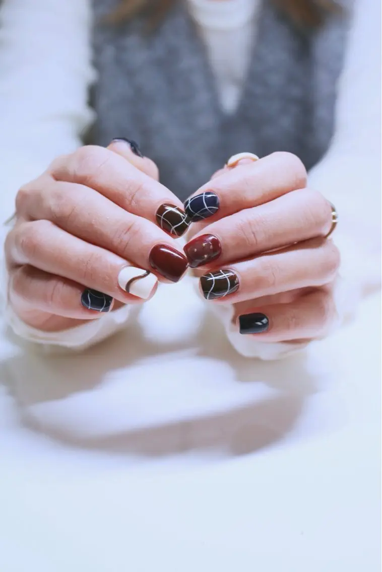 ネイル ブルー ボルドー ニュアンスネイル ぷっくりネイル ハンドネイル Baku Nailsのネイルデザイン