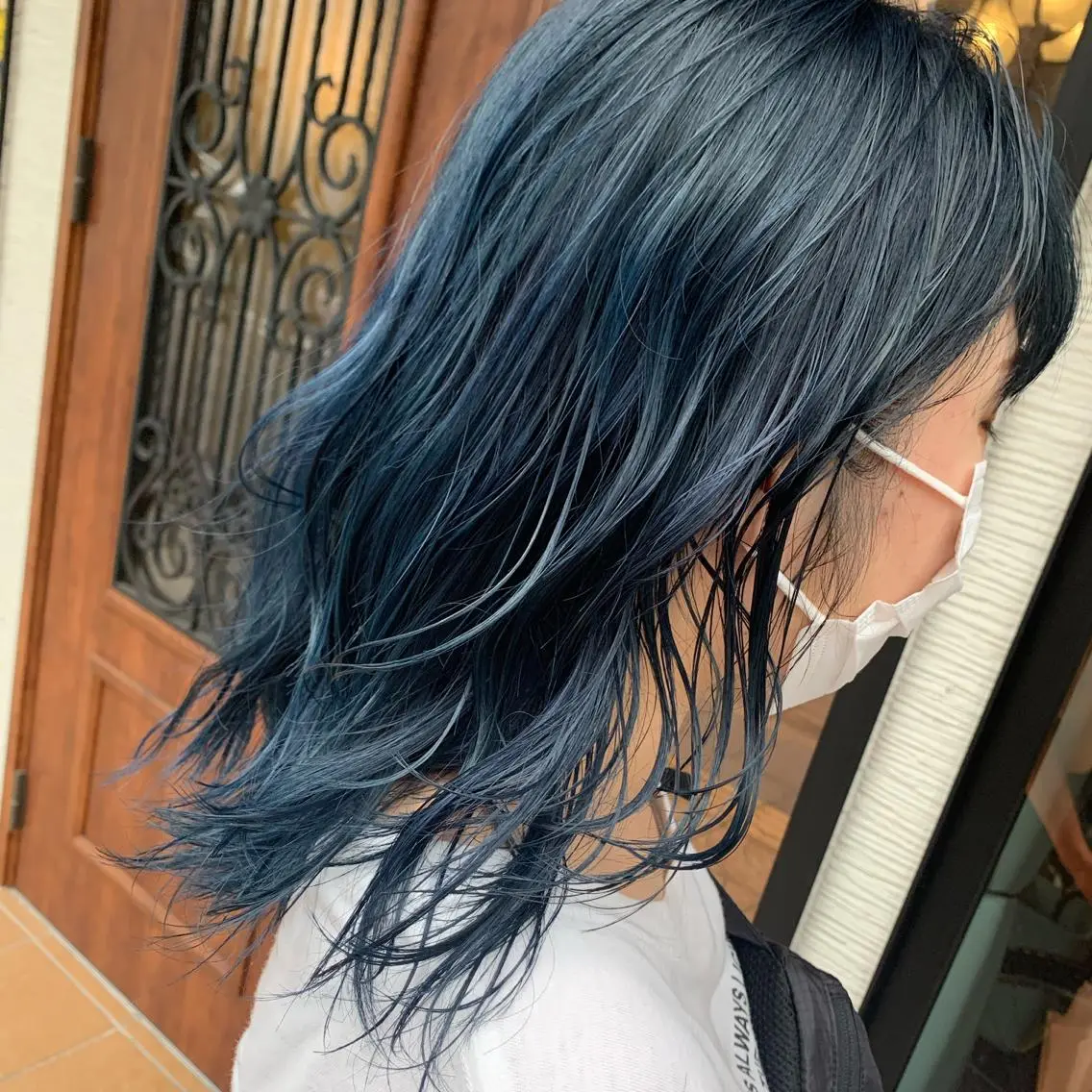 ミディアム カラー ブルーカラー ネイビーカラー レイヤーカット yoshi （髙橋）のヘアスタイル