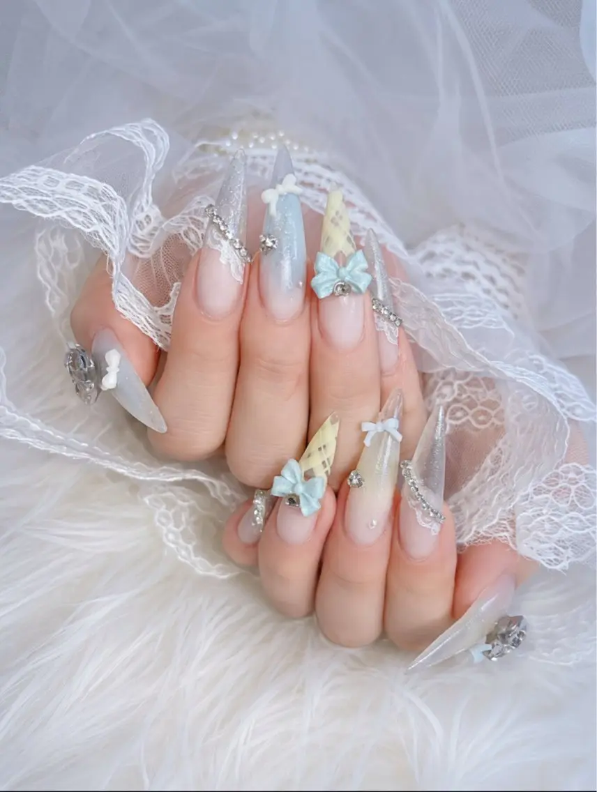 ネイル オーロラネイル クリアネイル 成人式 フラッシュネイル ジェルネイル ハンドネイル Amee Nail Salonのネイルデザイン