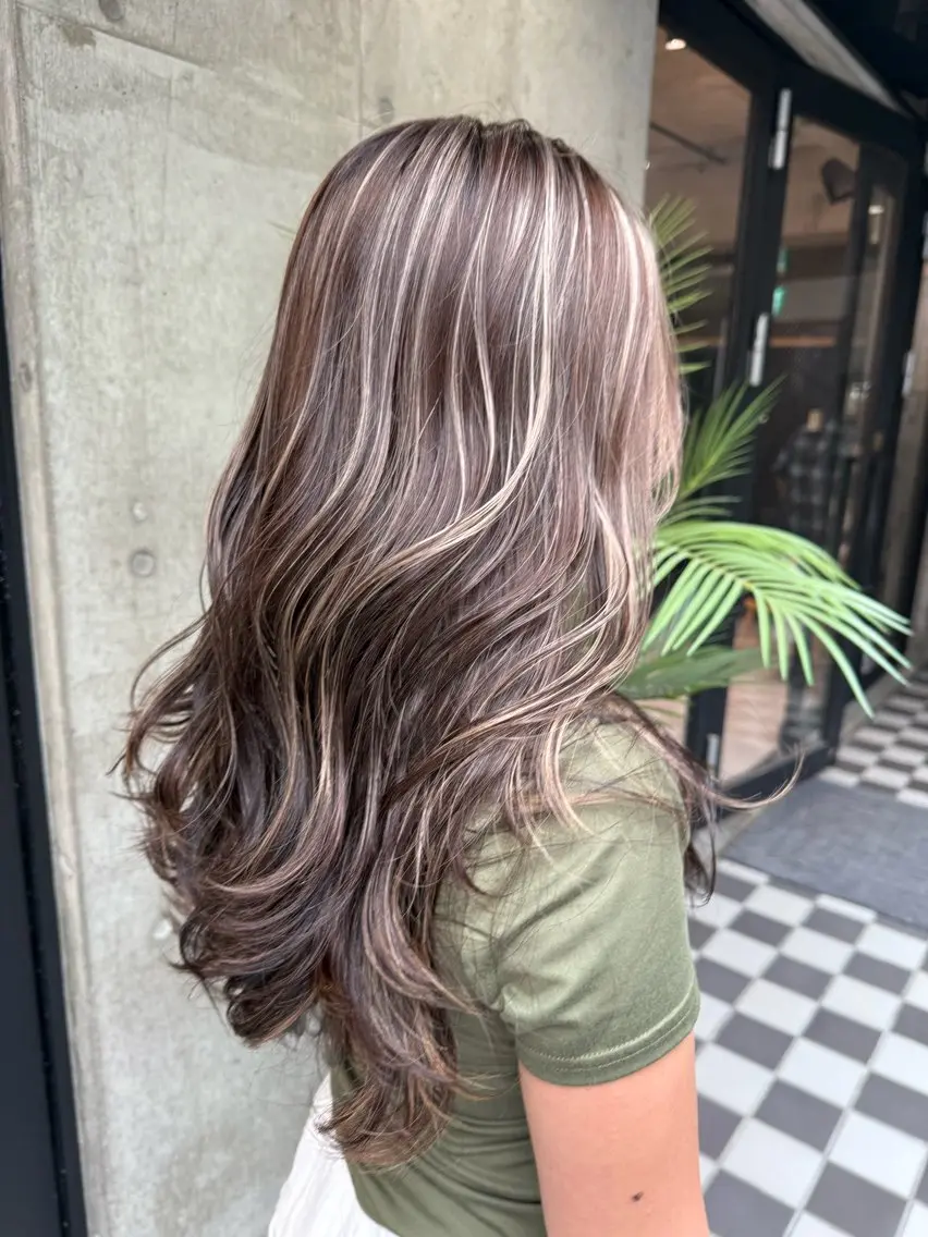 ロング ハイライト レイヤーカット 🫧ハイライトカラー 🫧 𝓜𝓘𝓤のヘアスタイル