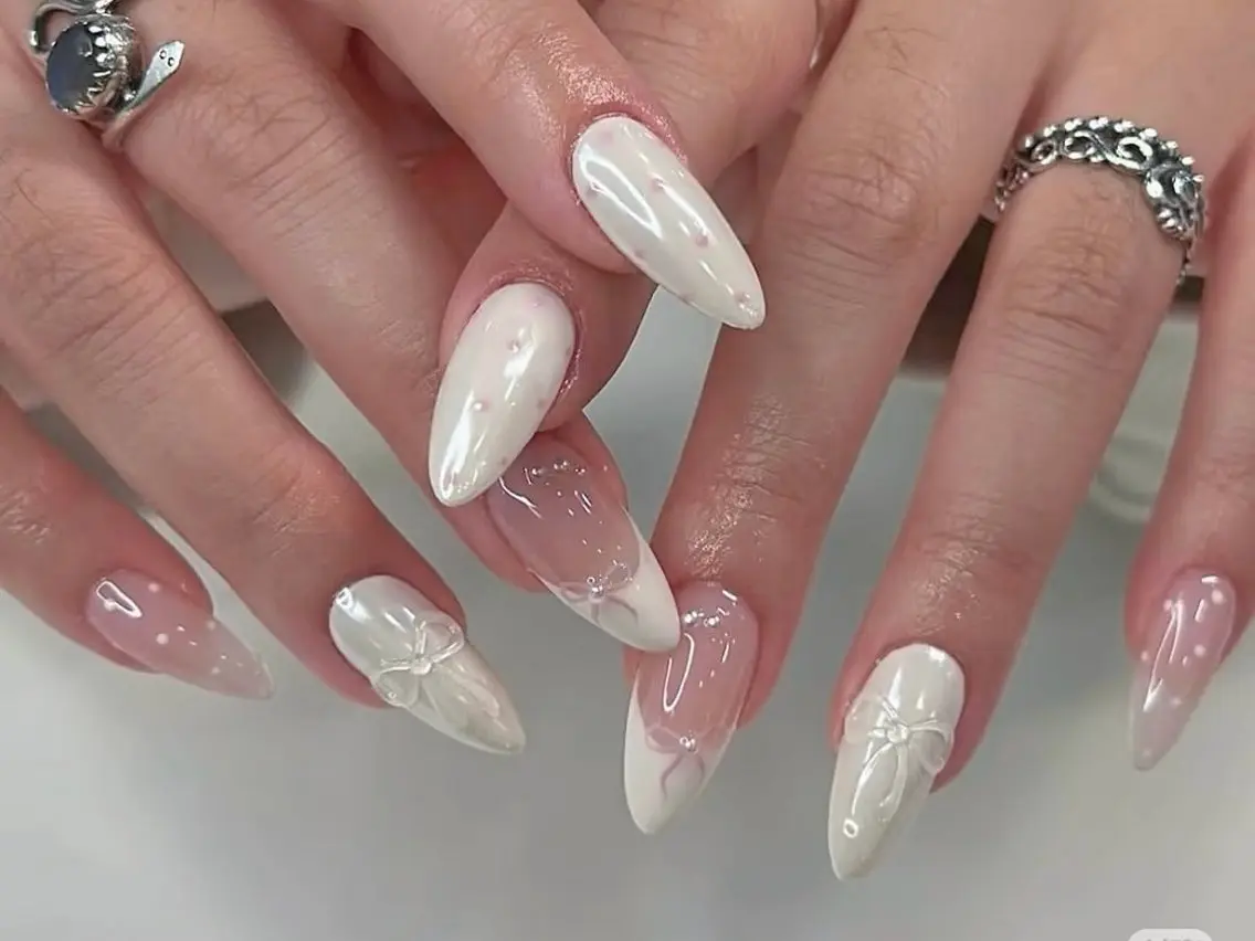 ネイル オーロラネイル 長さ出し フレンチネイル ジェルネイル ガラスフレンチ Rela・S NAILのネイルデザイン