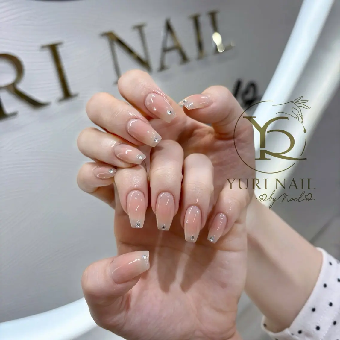 ネイル オーロラネイル ブルー チークネイル フレンチネイル キラキラネイル ハンドネイル フットネイル ハンドケア YURI Nail NARITAのネイルデザイン