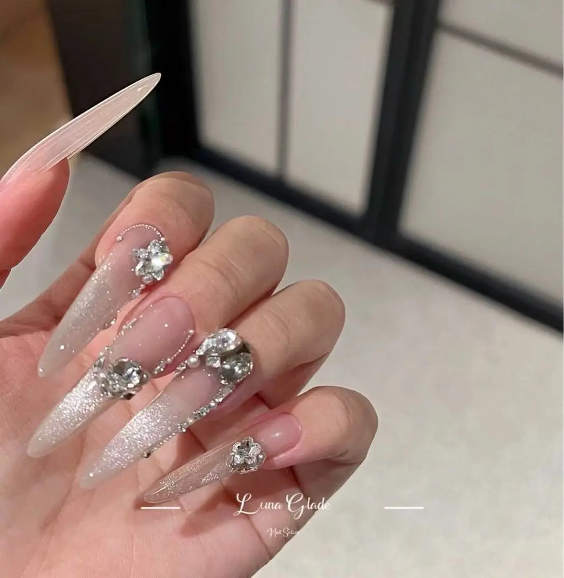 🩵チップ長さ出しキラキラワンホンパーツ付け放題/スーパーロング/tiktokデザイン♡/持ち込みデザイン10本アートの写真