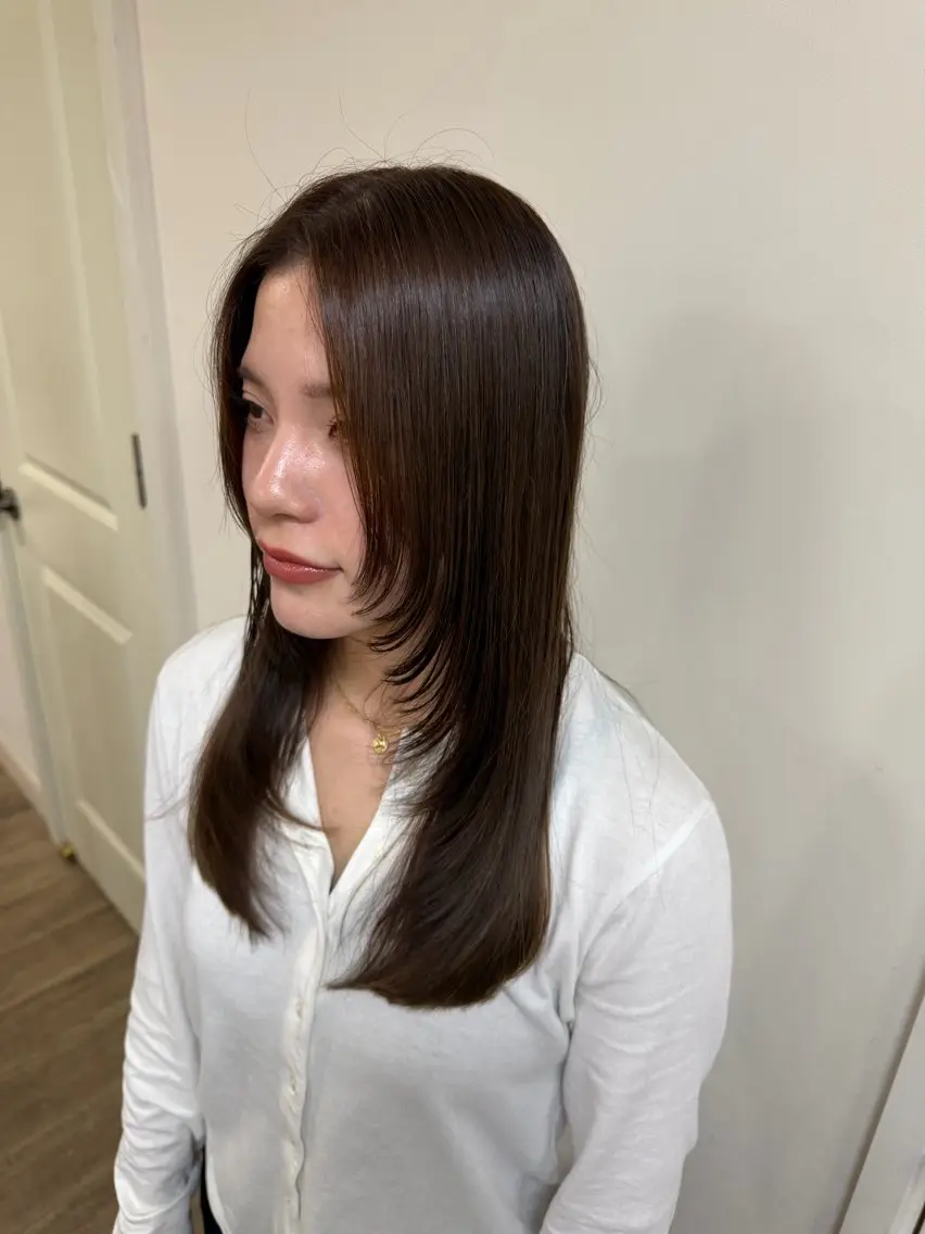 ロング レイヤーカット ロング カット ヘアカラー 望月 芽依のヘアスタイル