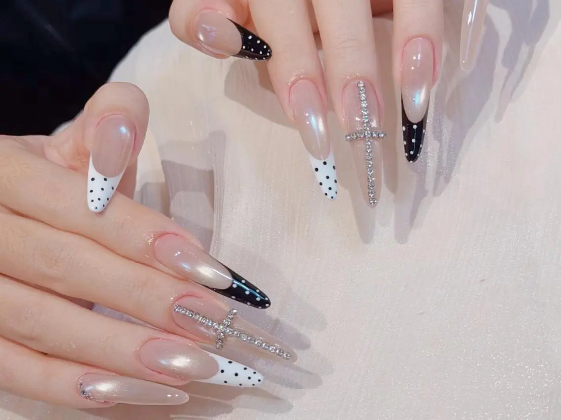 ネイル メンズ メンズ韓国風 オーロラネイル チークネイル 長さ出し フレンチネイル ハンドネイル ハンドケア 🦋new Nail🦋ニノのネイルデザイン