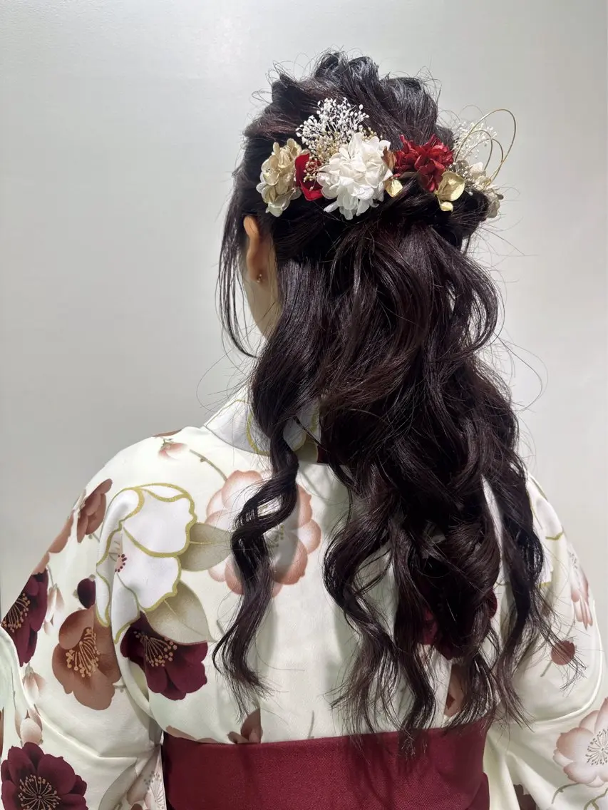 本日空きあり‼️ 艶々カラー🩷のヘアスタイル