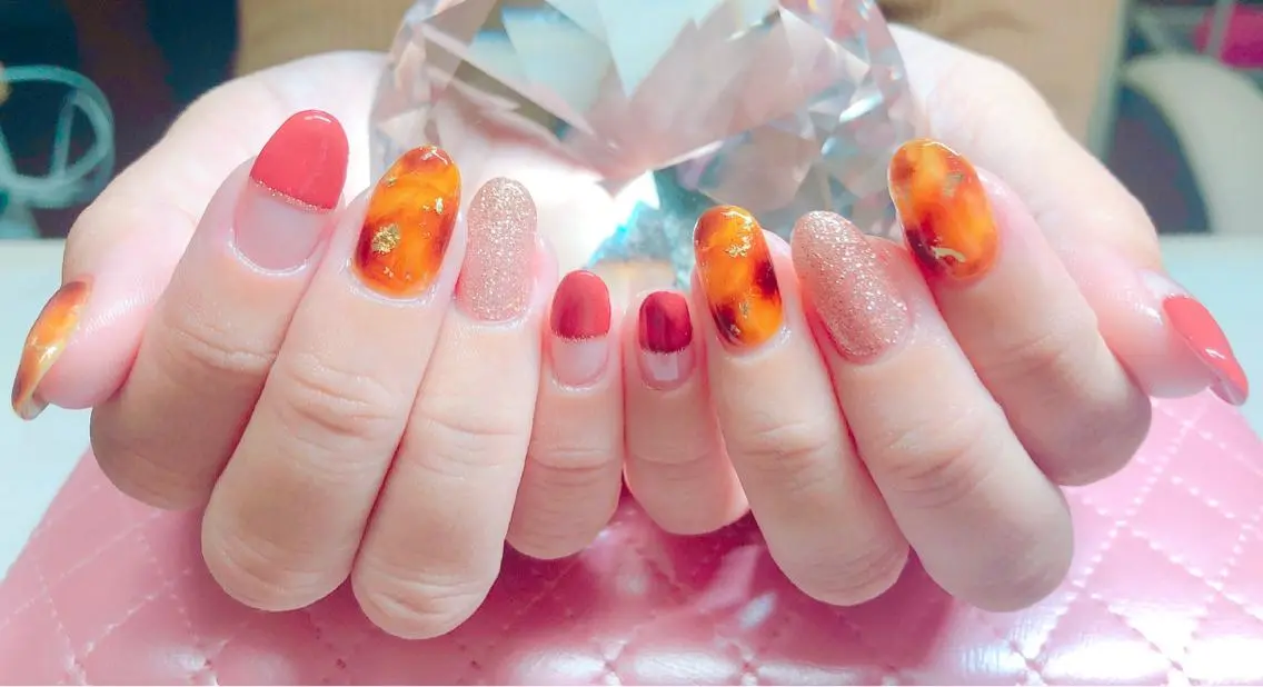 ネイル べっ甲ネイル CROWN プライベートサロンのネイルデザイン