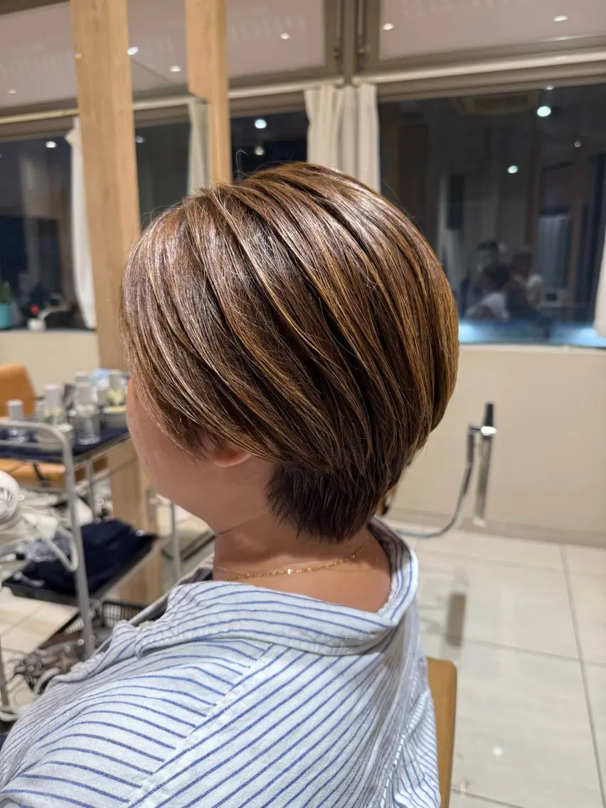 ショート ヘアカラー トリートメント 🤍ツヤ髪🤍 エリカワネオのヘアスタイル