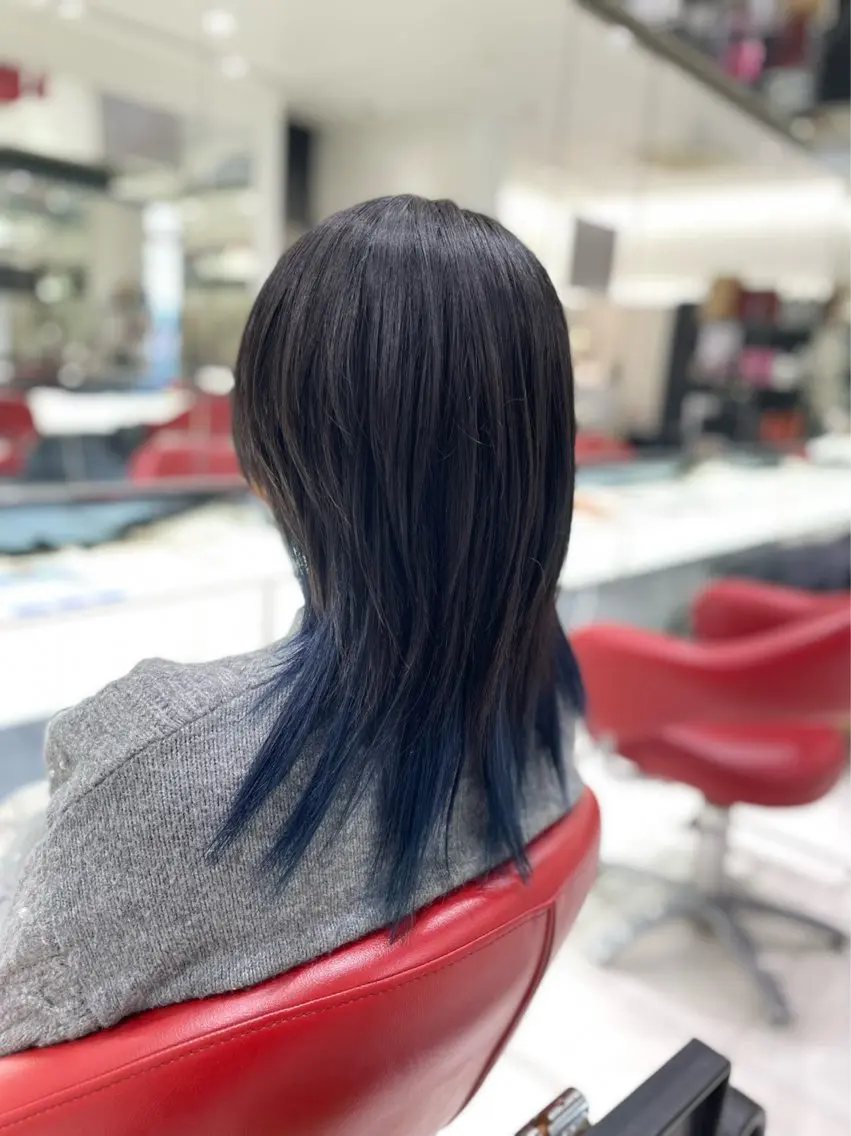 ミディアム カラー 上杉 梨緒のヘアスタイル