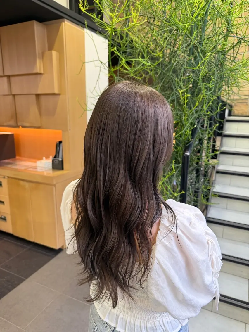 セミロング ヘアカラー rino🩵 ツヤ感カラーのヘアスタイル