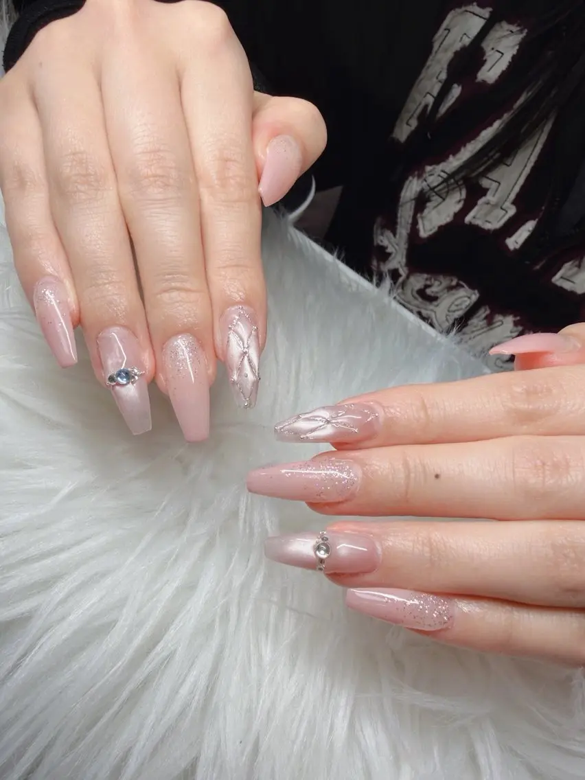ネイル 長さ出し グラデーション 卒業式 キラキラネイル マグネットネイル Lee Nailsのネイルデザイン