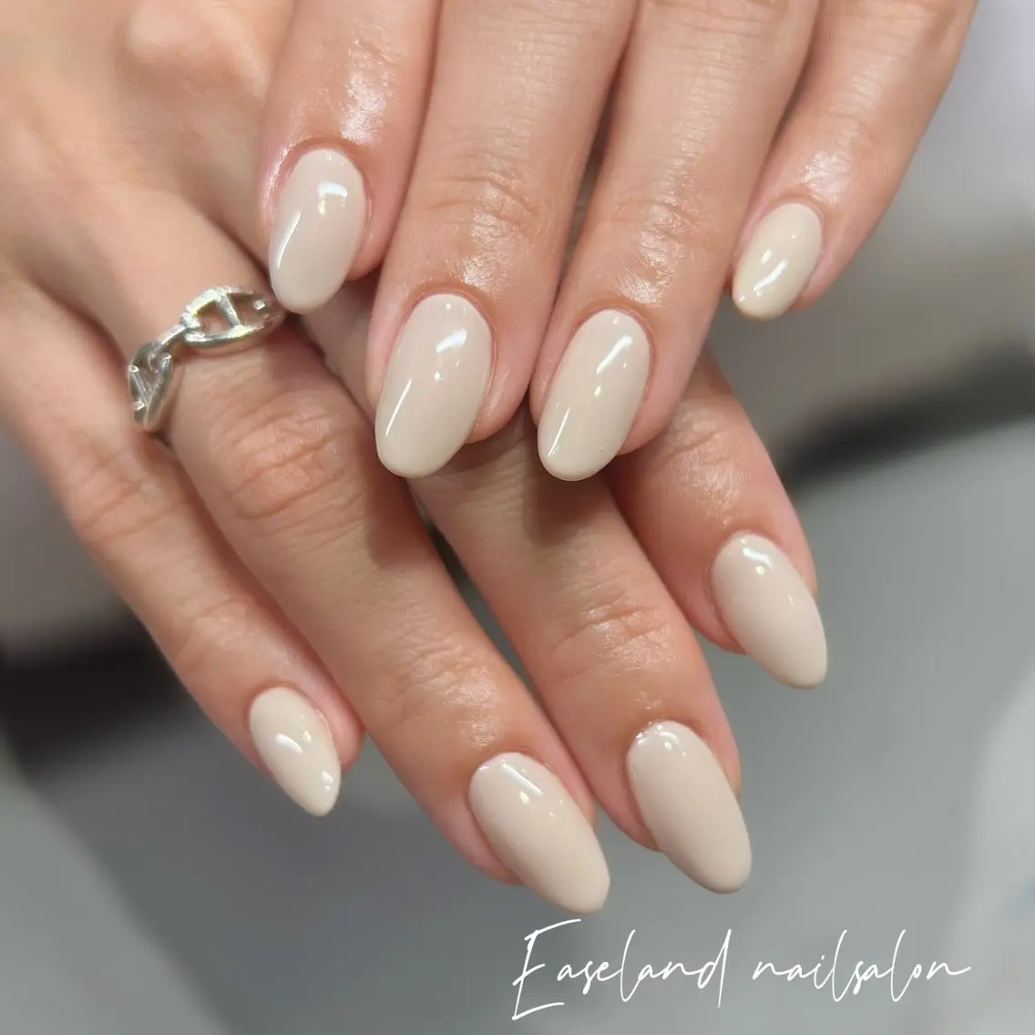 カラー ベージュカラー ハンドネイル Ease Landのネイルデザイン