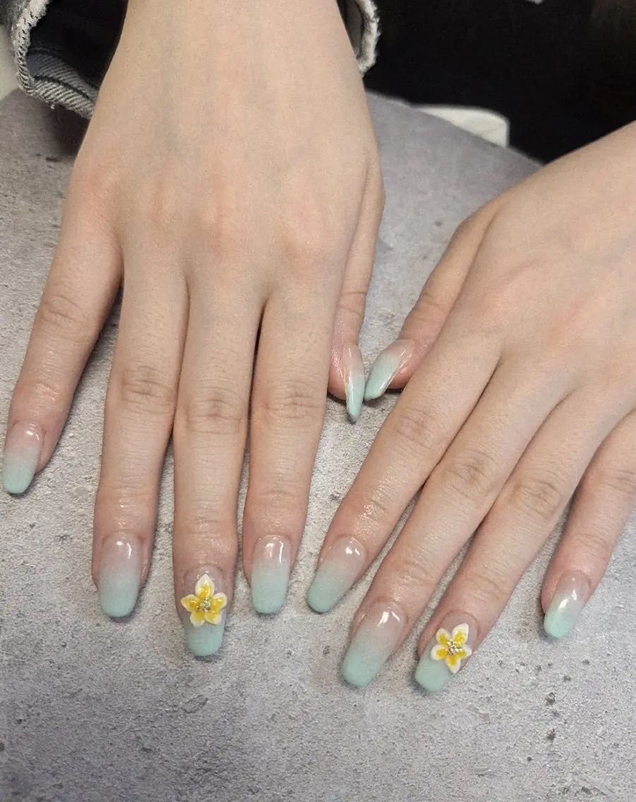 ネイル フラワーネイル ジェルネイル グラデーション 持ち込み パラジェル ハンドネイル flure de neige yukiのネイルデザイン