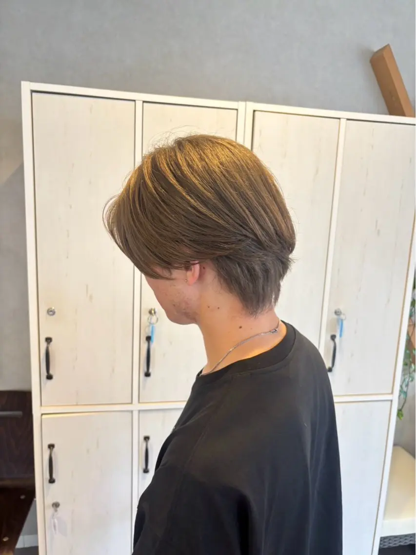 ショート カラー メンズ ベージュカラー ミルクティーベージュ ELLE&SALLY 塩田のヘアスタイル