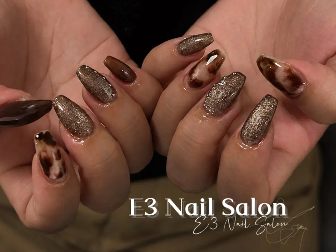 ネイル アニマル柄 オーロラネイル べっ甲ネイル ボルドー ブラウン ハンドネイル E3 Nail Salonのネイルデザイン