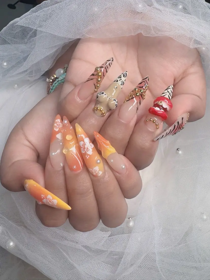 ネイル フレンチネイル ジェルネイル ガラスフレンチ ハロウィン ハート ハンドネイル H.baby Nail Salonのネイルデザイン