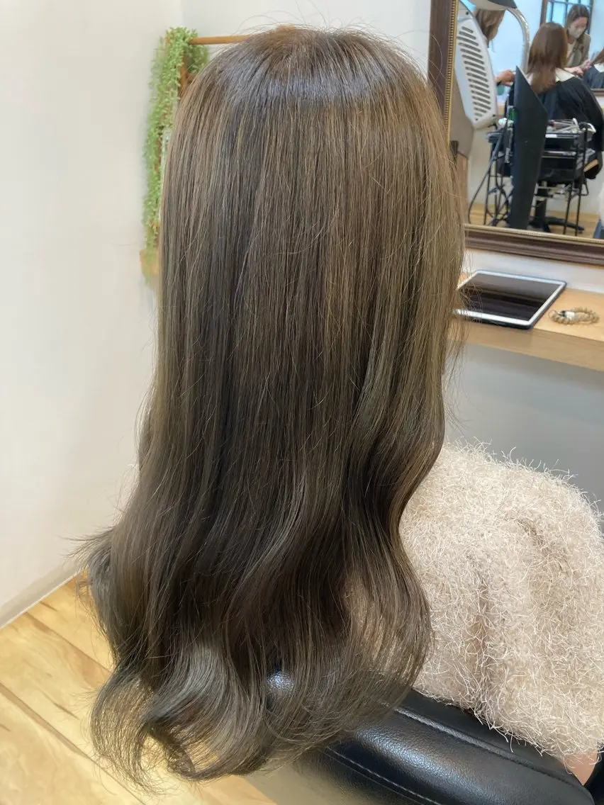 セミロング カラー ベージュカラー オリーブベージュ 大野 まゆのヘアスタイル