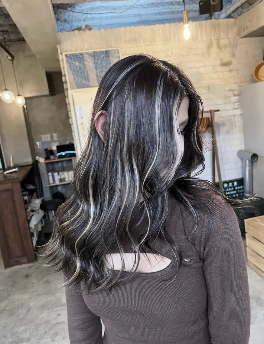 セミロング カラー ダークグレー ダークグレージュ グレージュ ハイライトカラー ハイライト ヘアカラー トリートメント 指名数No.1 /NAOYAのヘアスタイル