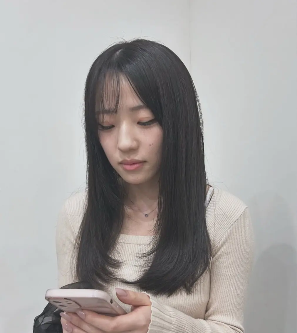 ロング 顔まわりレイヤー 顔周りカット レイヤーカット カット ヘアカラー ヴァンキャトル 山口裕真のヘアスタイル
