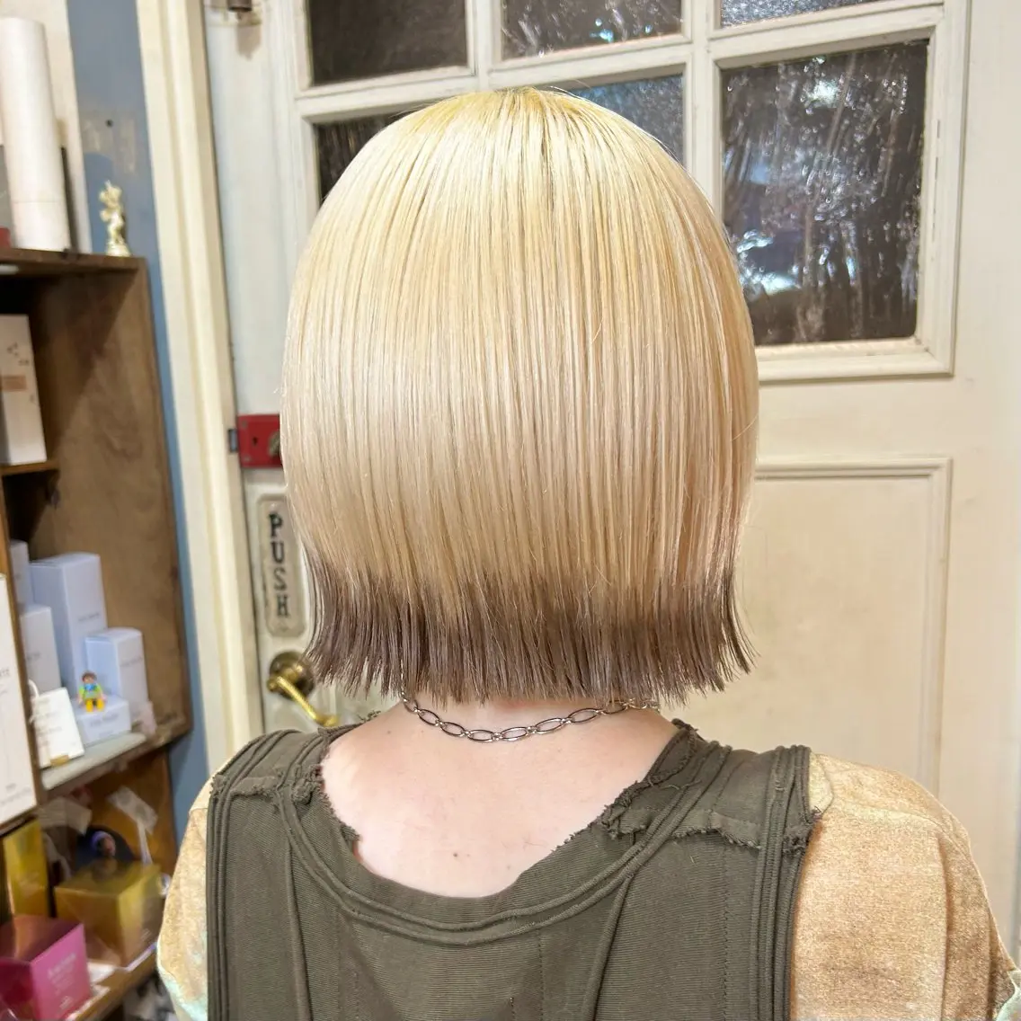 ショート カラー ブリーチ ブロンド ブラウンカラー カット ヘアカラー トリートメント BRITS 渡辺 菜々子のヘアスタイル