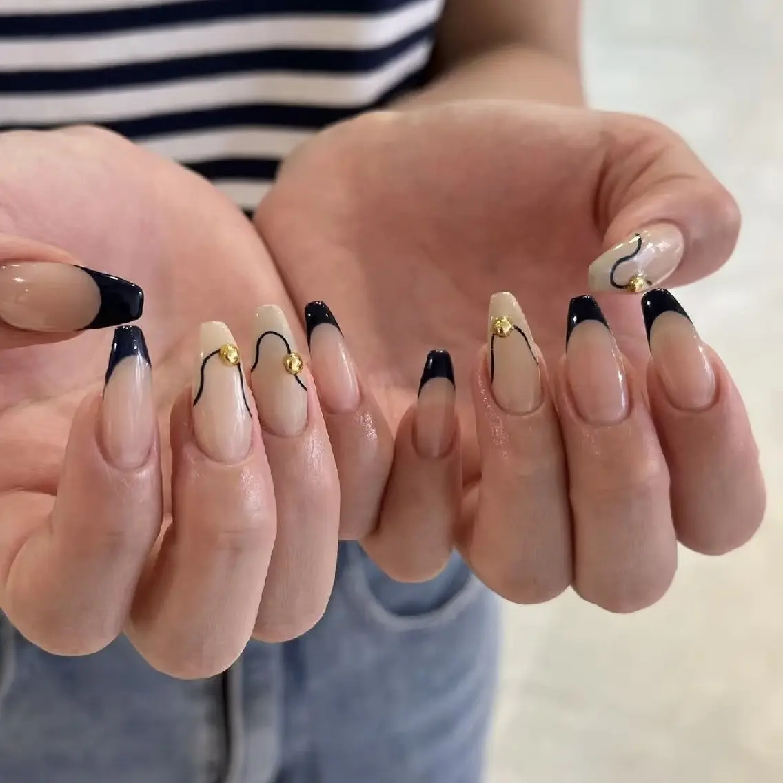 ネイル チークネイル フレンチネイル ジェルネイル ガーリー キラキラネイル ハンドネイル UM Nail Salonのネイルデザイン