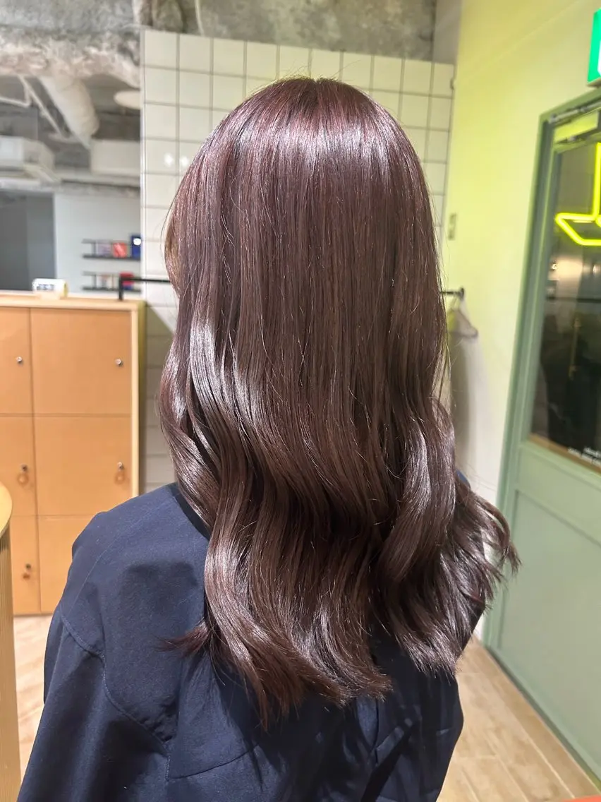 ミディアム カラー ヘアカラー ベージュ/ダブルカラ ー/新潟駅/青柳萌果のヘアスタイル