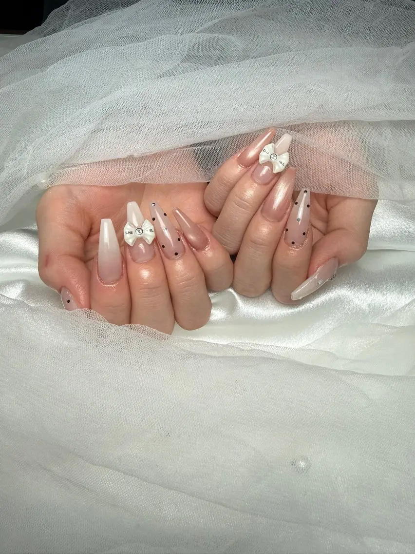 ネイル ドット ガーリー 韓国ネイル ラメ(グリッター) マグネットネイル 💅Tmnail Misoraのネイルデザイン