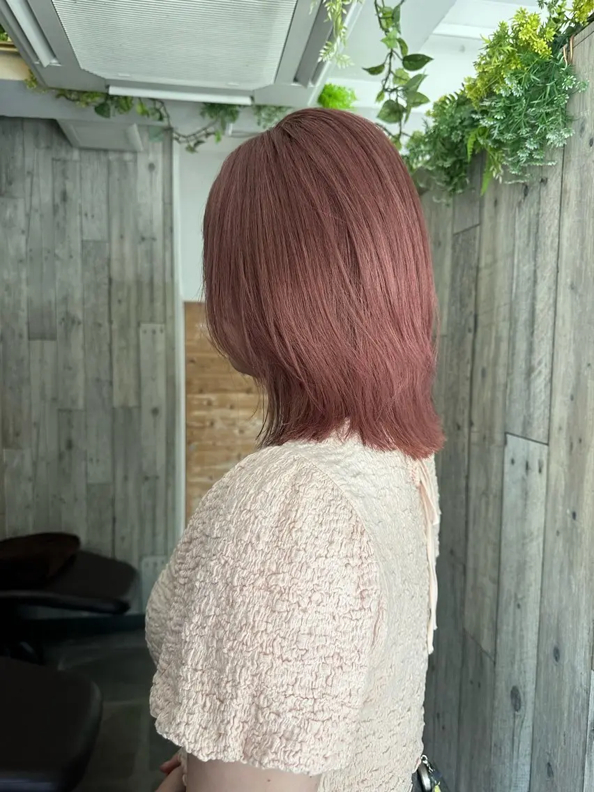 ミディアム カット ヘアカラー トリートメント ＨＩ ROのヘアスタイル