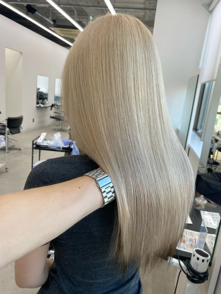 セミロング カラー ヘアカラー 新美 蓮のヘアスタイル